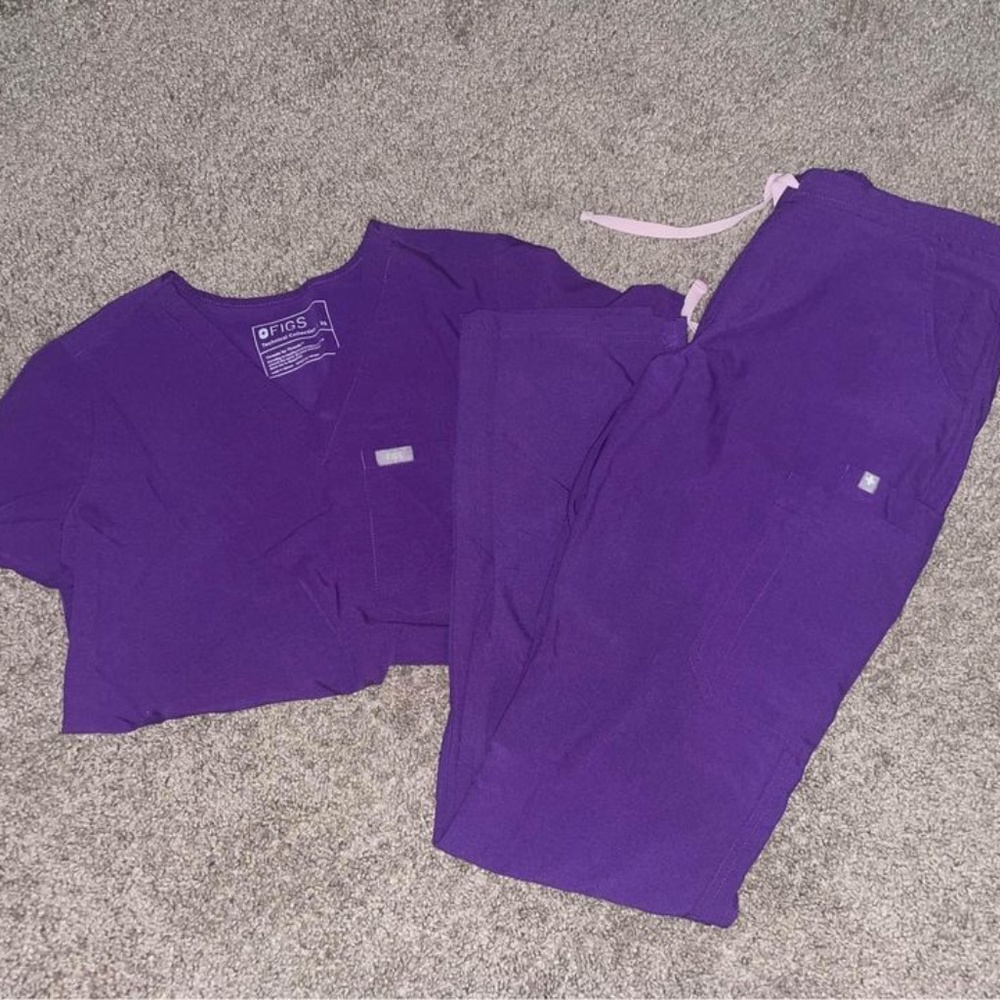 FIGS Scrub Set